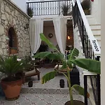 Simira Bed and Breakfast 4*