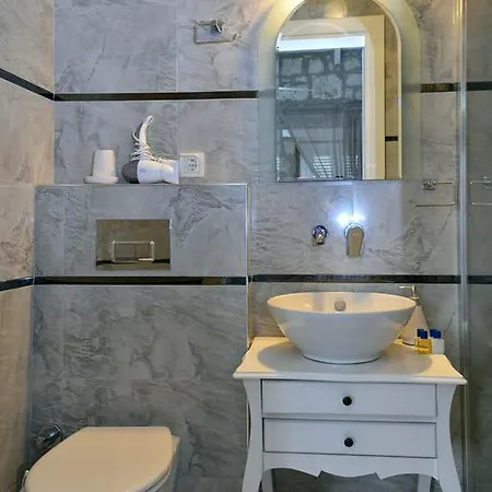 Simira Alaçatı