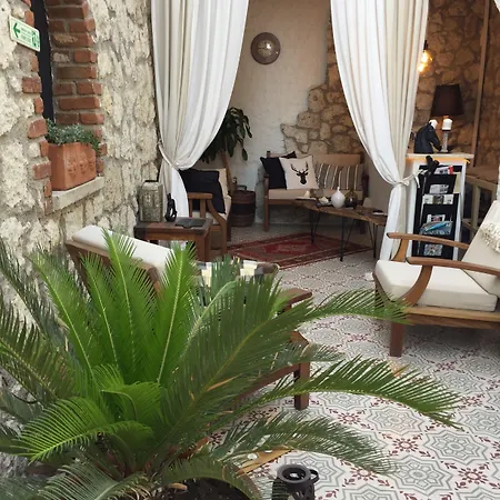 Simira Bed & Breakfast Alaçatı