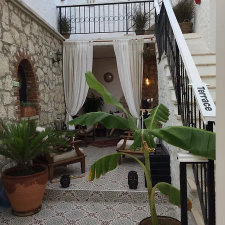 Simira Bed & Breakfast 4*